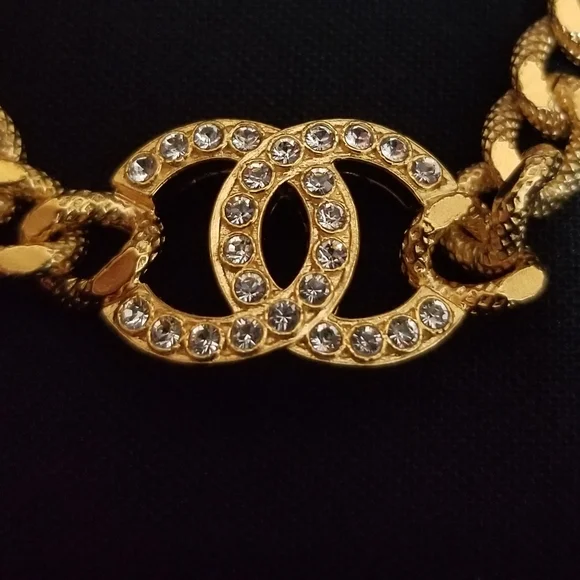 🆕️ Chanel CC Logo Gold &Strass Necklese - Picture 7 of 16